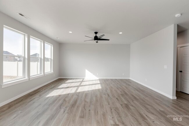 18433 N Sweet William Ave, Nampa, ID 83687 - photo 3