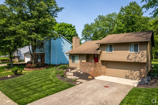 Sunbury Woods has well manicured lawns and foliage.