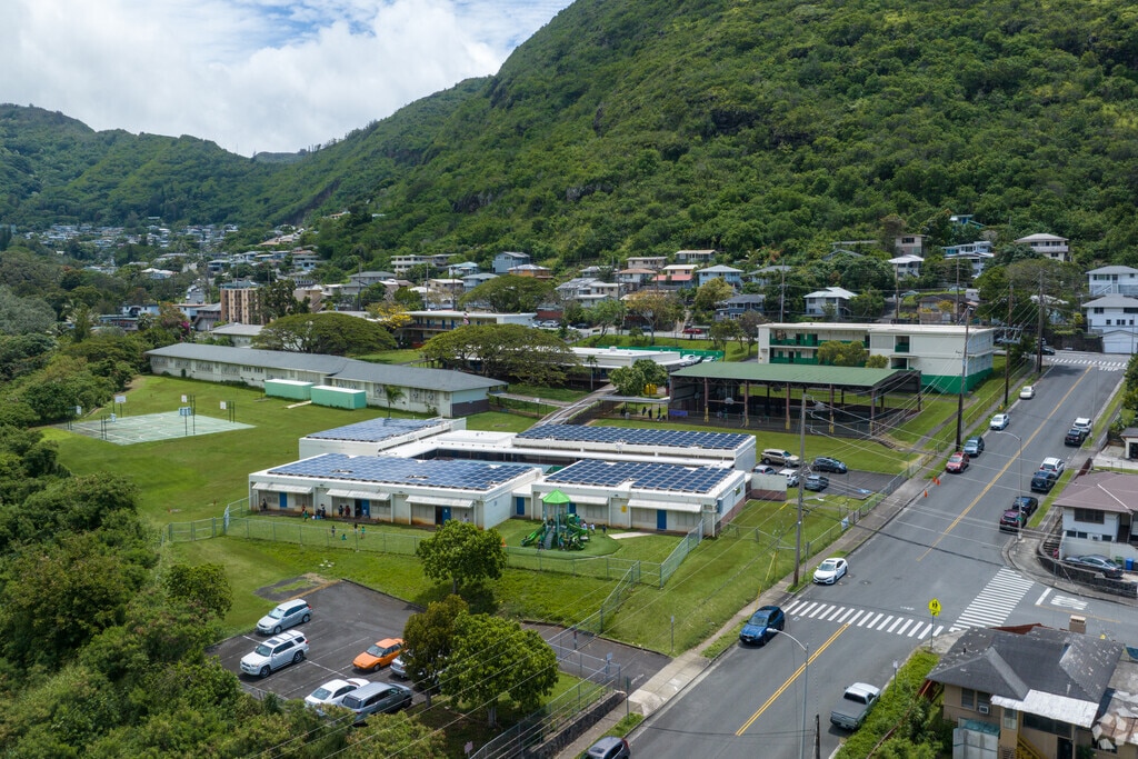Palolo Elementary School sits at the foot of Mau'Umae Ridge.