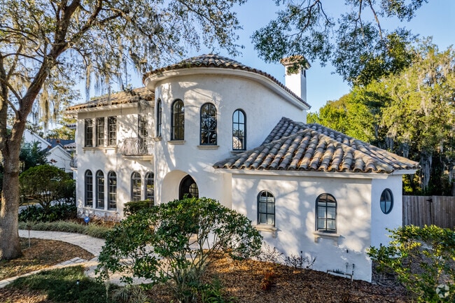 Winter Park offers diverse home styles for every preference.