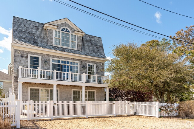 Multi Level Beachfront Home with Fence North End Virginia Beach
