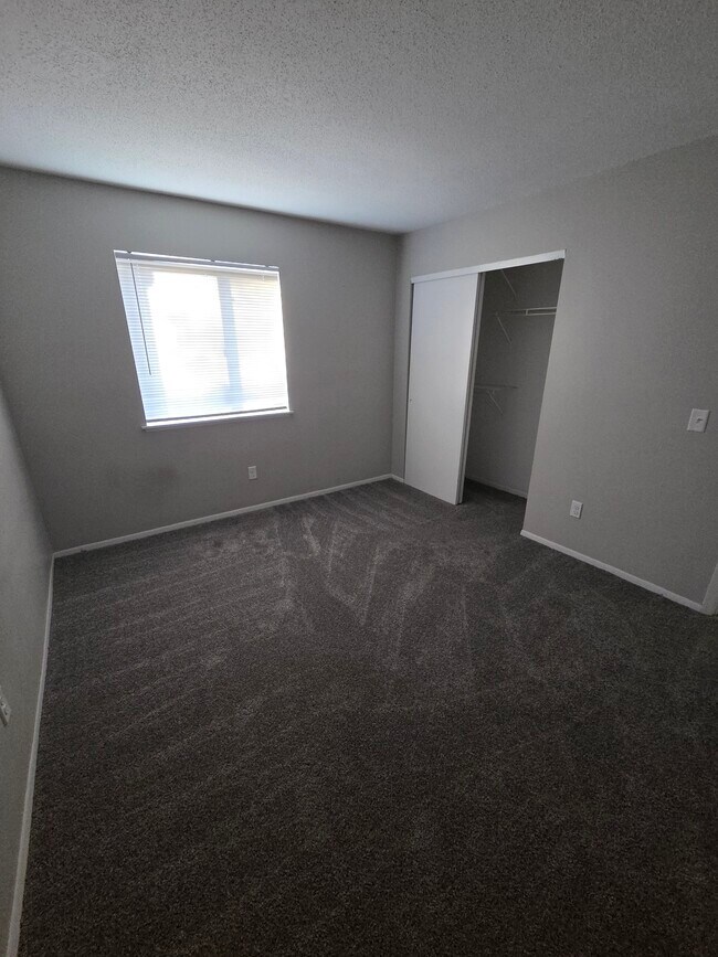 3223 Schuetzen Ln unit 1, Davenport, IA 52804 - photo 4