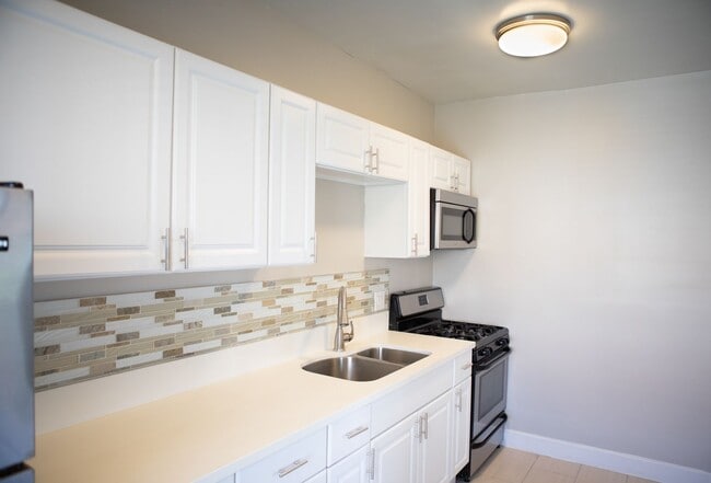 Gorgeous Newly Remodeled One Bedroom and Studios, Los Angeles, CA 90005 - photo 7