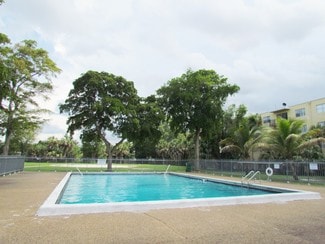 4380 NW 36th St, Lauderdale Lakes, FL 33319