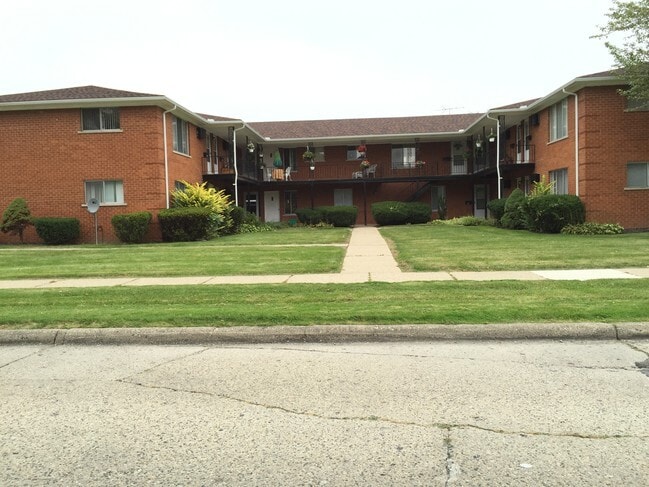 Oconnor Apartments, Saint Clair Shores, MI 48080 - photo 2