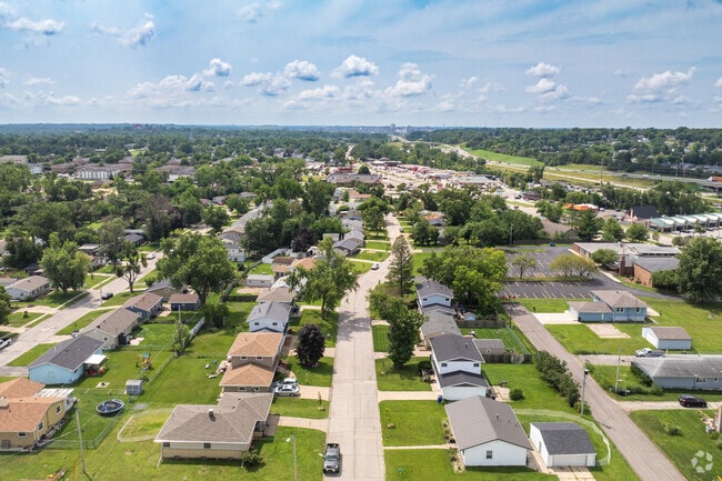 Noelridge Park is a quiet residential neighborhood surrounded by amazing amenities.