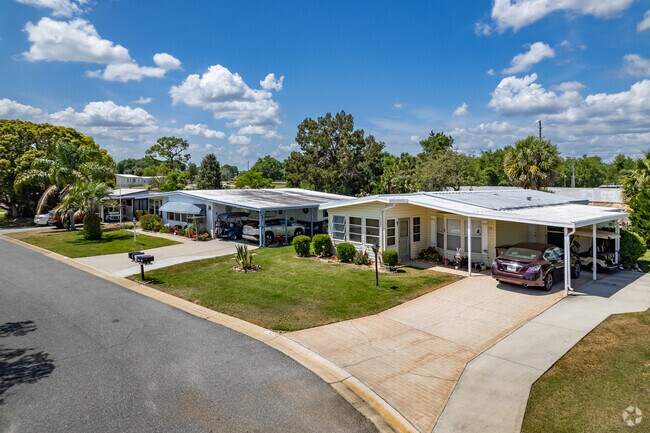 A row of newer mobile homes in Lake Yale.