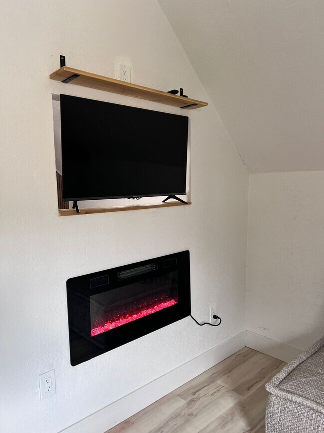 496 Carr Ave unit Studio B, Aromas, CA 95004 - photo 5