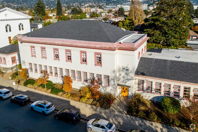 Shu Ren International School has quality teachers in Berkeley.