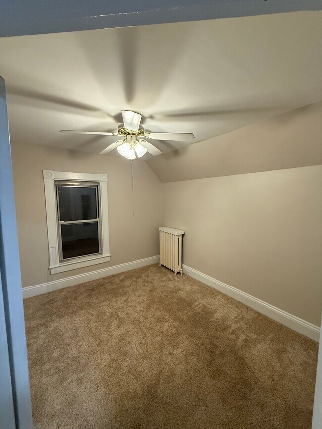 246 Taylor St unit 2b, Manchester, NH 03103 - photo 3