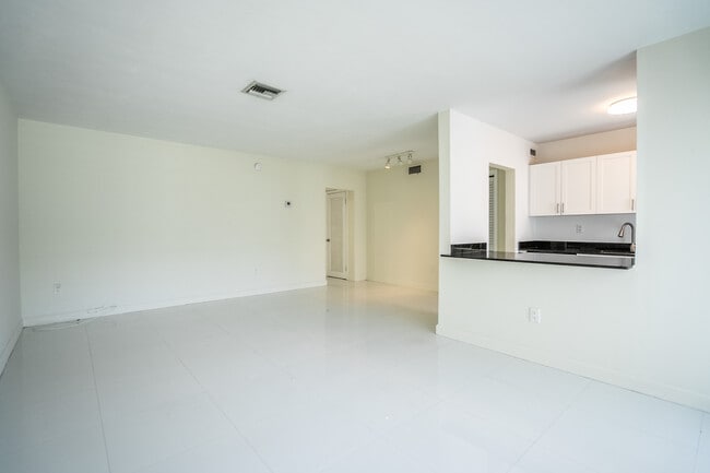 Biarritz Place, Miami Beach, FL 33141 - photo 3