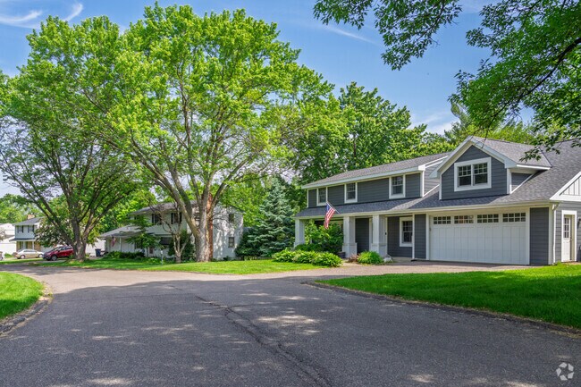 Spring Hill Park features ranch-style, split-level, and two-story traditional homes with similar floorplans, where houses under 2,000 square feet range from $400,000 to $500,000.