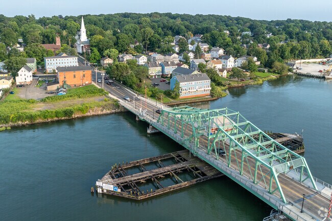 Fair Haven Heights residents enjoy the Quinnipiac River and several historical bridges.