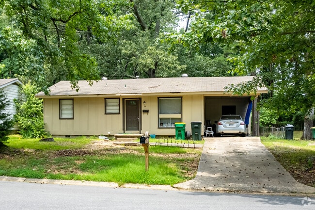 The charming homes of Wakefield do all of the talking for this neighborhood.