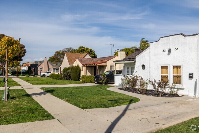 Southwestern-style stucco homes are part of Manchester Square’s diverse architecture.
