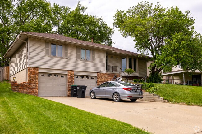 Raised ranch homes can be found throughout Harvey Oaks.