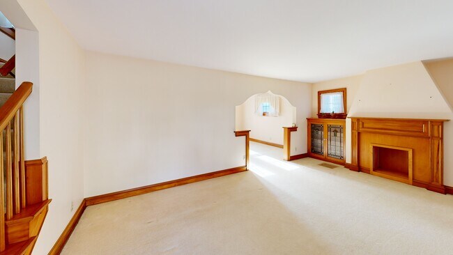 662 S Roys Ave, Columbus, OH 43204 - photo 2