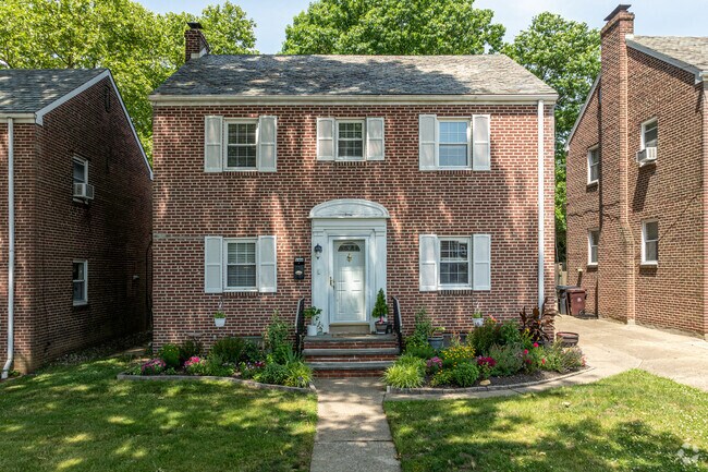 This Georgina home with slate roof is a very desirable property in Bayard Square.