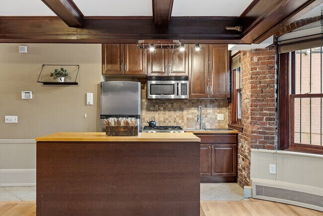 337 Beacon St unit 1, Boston, MA 02116 - photo 3