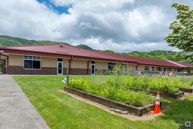 Cove Creek Elementary School provides extracurricular activities like music, art, and field trips that enrich student experiences.