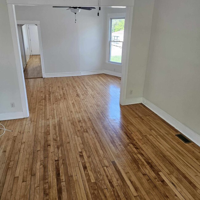 Living Room Facing North to Dining room