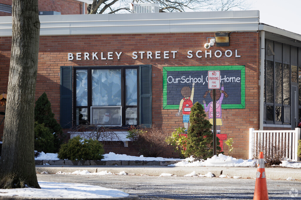 Berkley Elementary School is an above average, public school in New Milford, NJ.