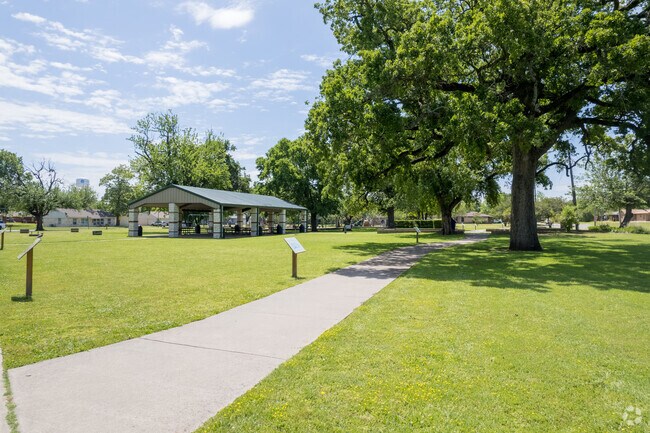 Enjoy lunch with the family at City Park in Commerce, TX.
