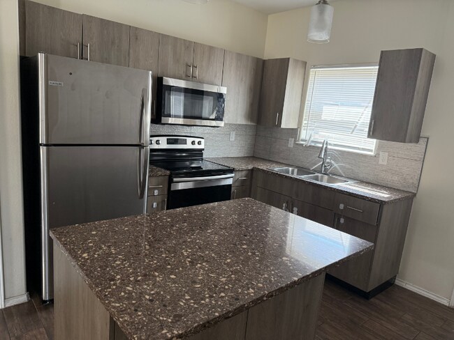 1610 W Broome St unit 3, Edinburg, TX 78541 - photo 4