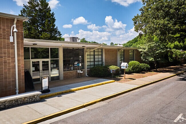 The Museum School of Avaondale Estates serves students K-8th grade.