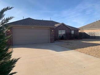 110 Willow Dr, Centerton, AR 72719