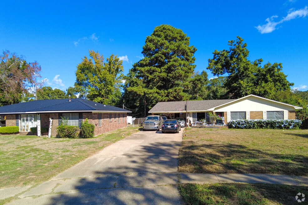 Mooretown and Hollywood Heights