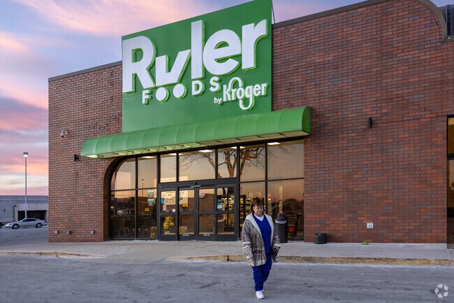 Ruler foods in Shady Hills give the customers plenty of options for groceries.