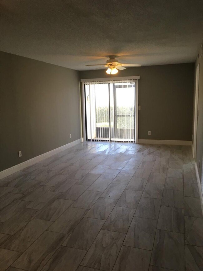 39132 County Road 54, ZEPHYRHILLS, FL 33542