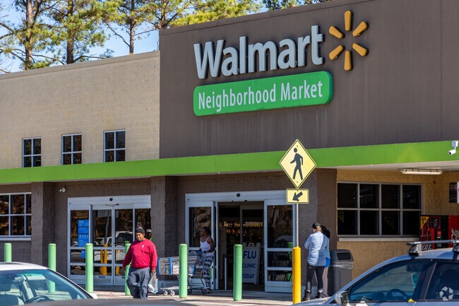 Mastin Lake Park residents have a wide variety of grocery stores to choose from, including their local Walmart Neighborhood Market.