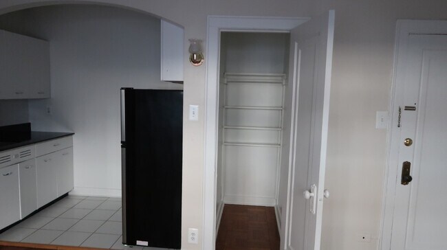 1209 W Sherwin Ave unit 304, Chicago, IL 60626 - photo 5