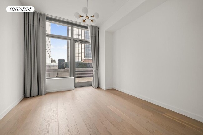 3 Ct Square W, Queens, NY 11101 - photo 2