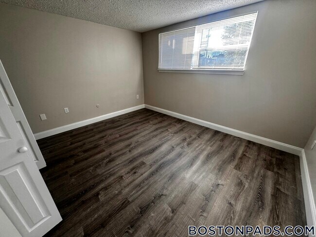 148 Stevens St unit 2, Lowell, MA 01851 - photo 5