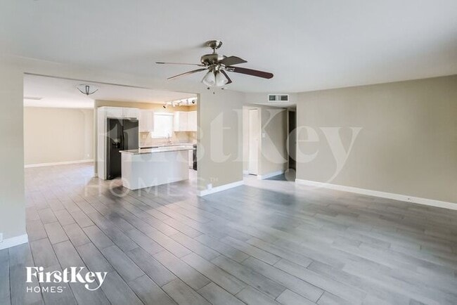 9214 N 36th Dr, Phoenix, AZ 85051 - photo 3