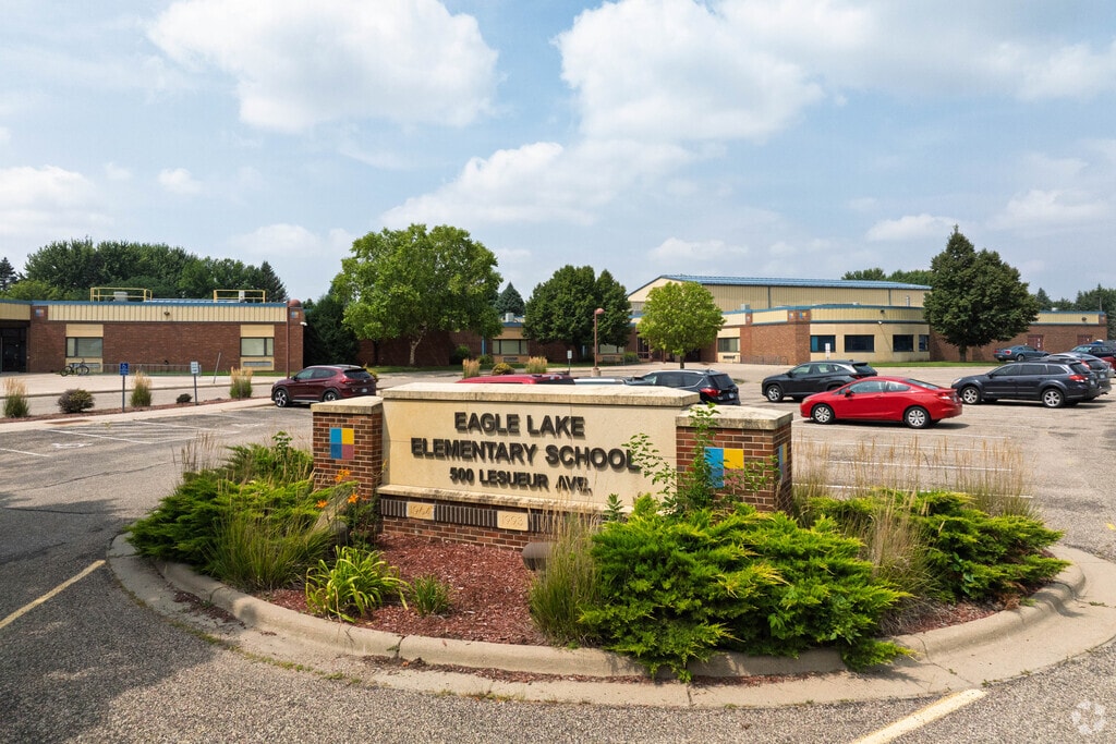Eagle Lake Elementary serves 301 students in grades K-5 with an excellent 13:1 student-teacher ratio, where 77% score proficient in math and 67% in reading in this small suburb setting.