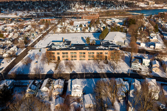 Kingsford Park Elementary in Oswego has a student-teacher ratio of 14 to 1 (2024).