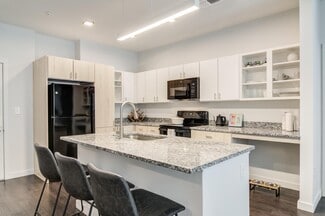 750 Avondale Creek Dr, Decatur, GA 30032