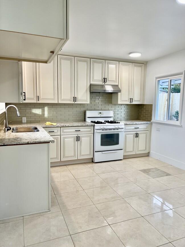 1509 Atchison St, Pasadena, CA 91104