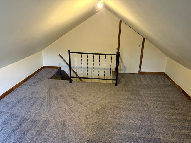 Den/loft/2nd bedroom