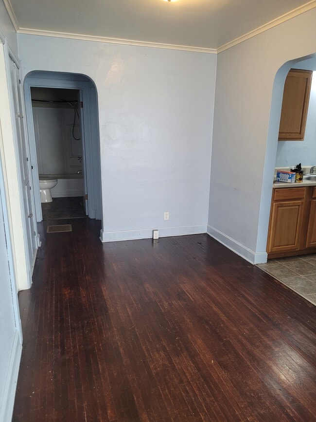 1111 Jefferson St unit A, Jefferson City, MO 65101 - photo 3