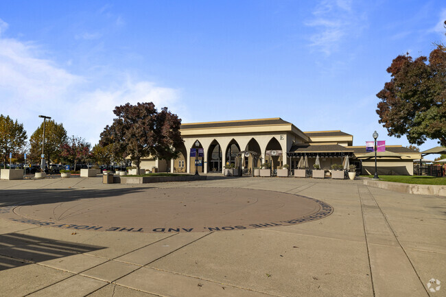 Golden Hills A Beacon of Learning and Faithful Guidance.