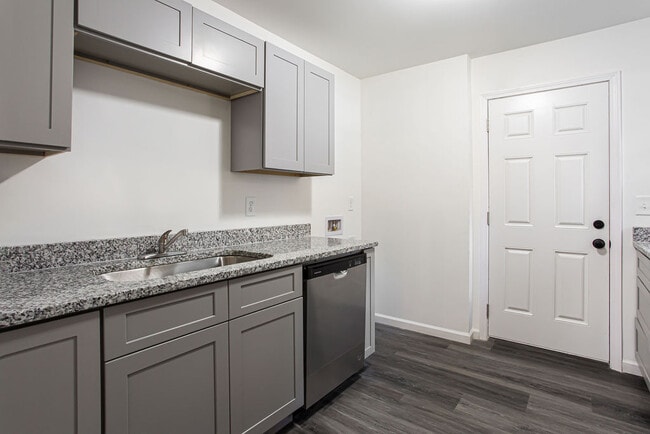 Retreat at Greenbriar, Atlanta, GA 30331 - photo 7