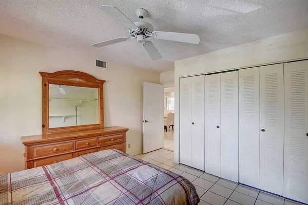 15461 Pembridge Dr unit 309, Delray Beach, FL 33484 - photo 4