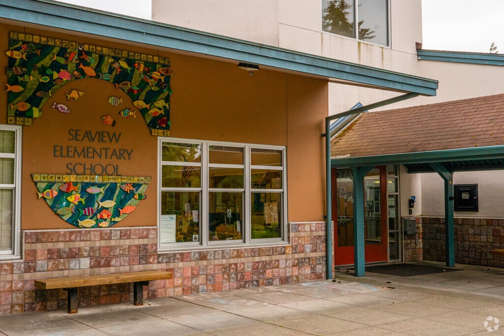 Seaview Elementary School is located in the Perrinville neighborhood.