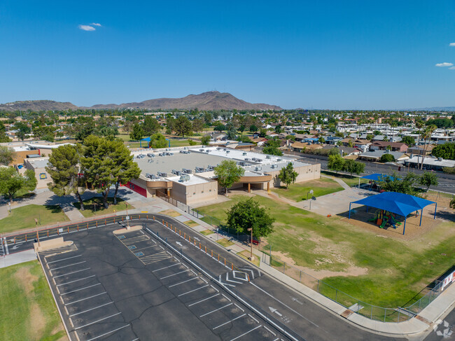 Students and staff love the campus of Acacia Elementary School.