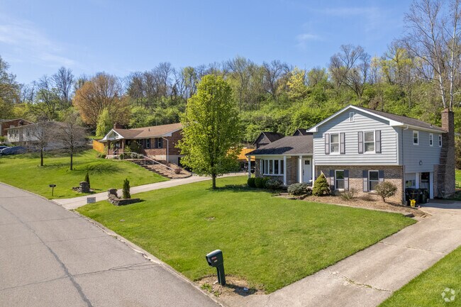 Some homes in Fort Wright have a large front yard.